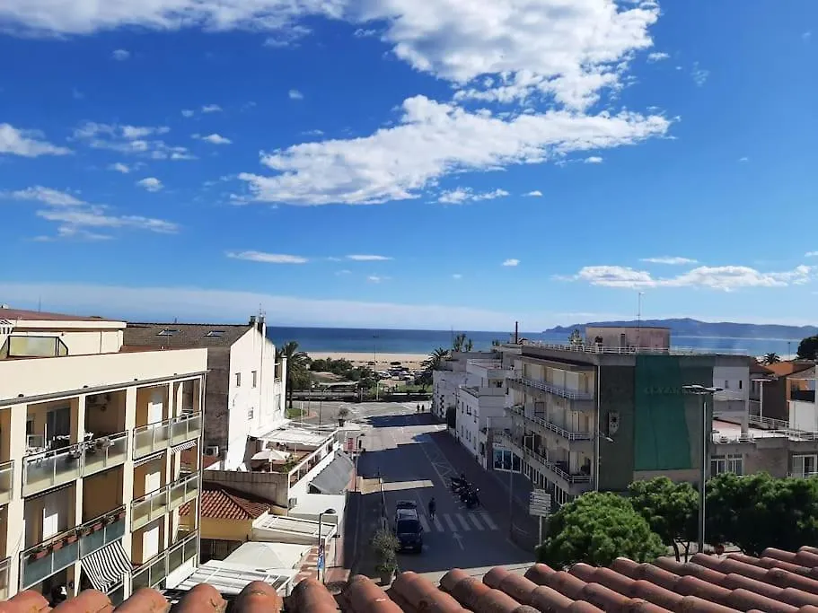 Apartamento Victoria, 300 M De La Playa Y De Parking Publico En La Playa,100 M Centro contacts